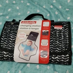 Skidaddle changing pad